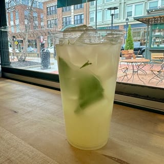 24 oz Fresh Lemonade