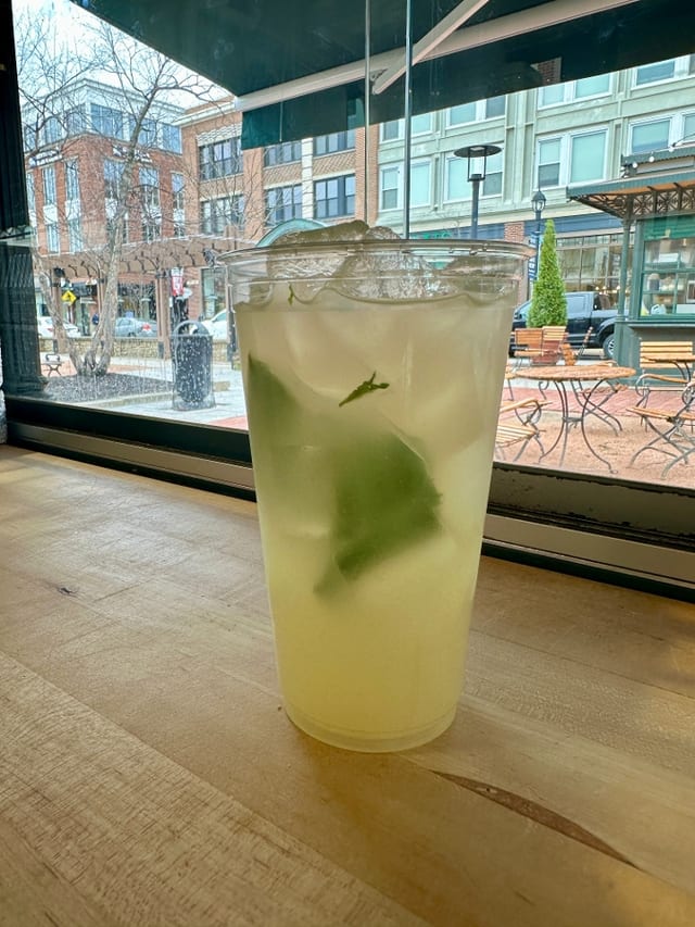 24 oz Fresh Lemonade